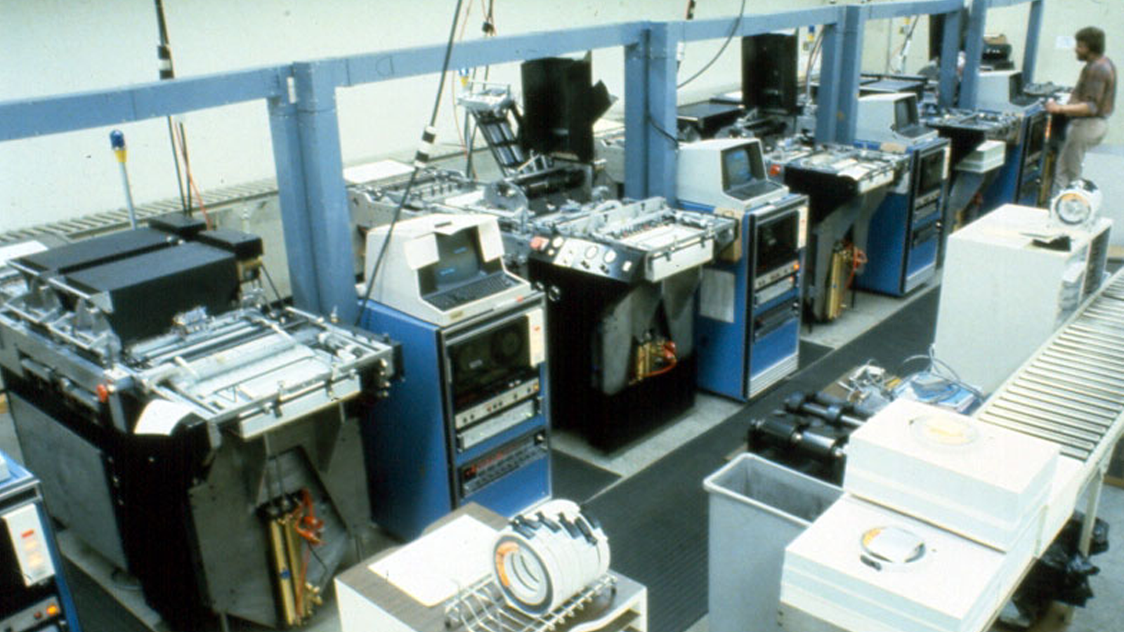 Deluxe computer operated presses